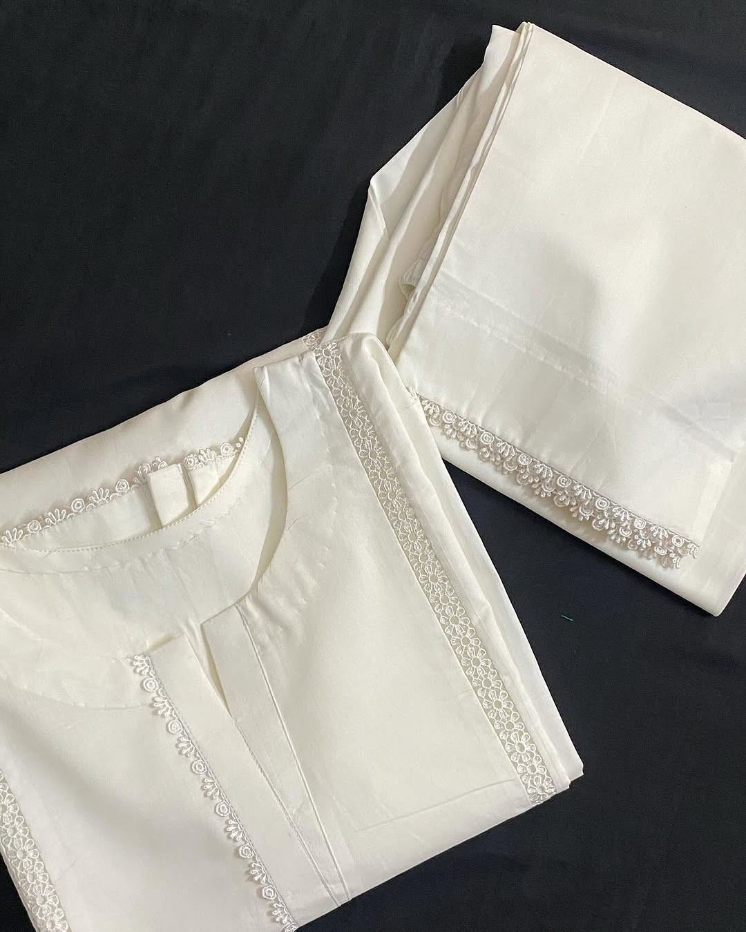 RL 375 - White Lace Work lawn 2 Pc Stitched Suit